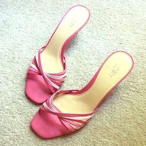So cute!  Pink Loft sandals!